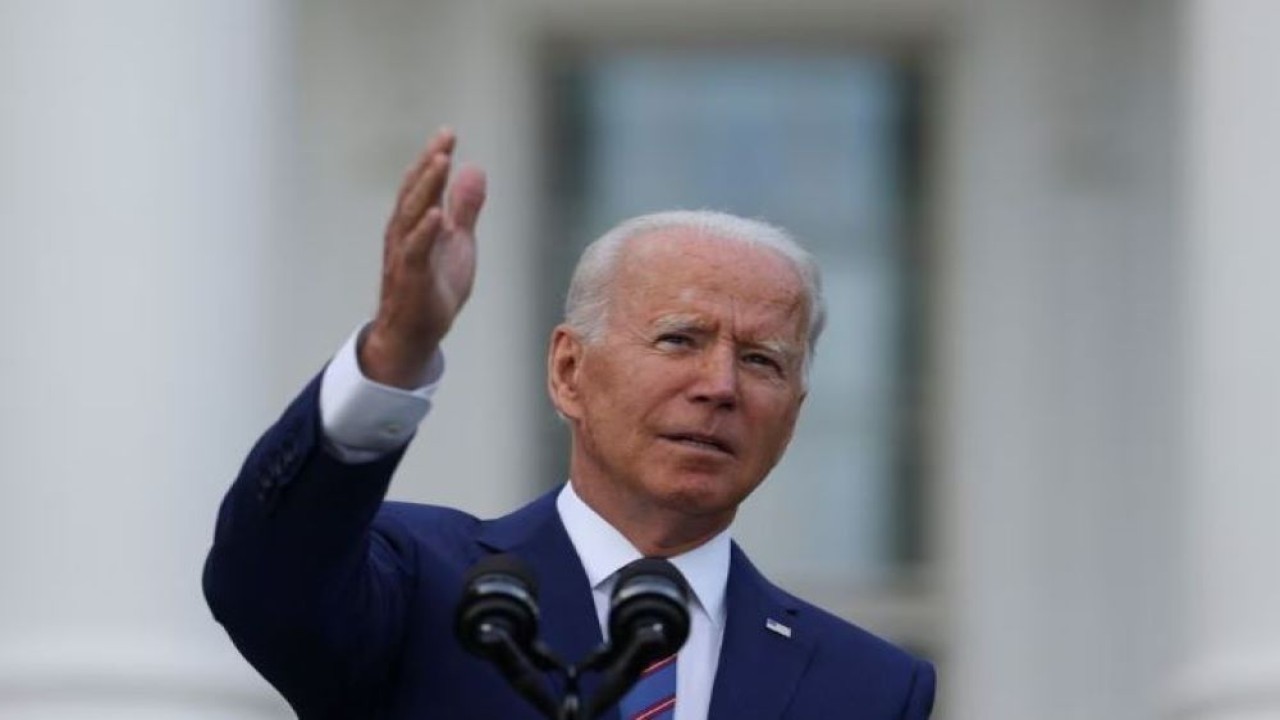 Presiden AS Joe Biden menolak mengomentari soal dakwaan terhadap mantan Presiden Donald Trump. (Reuters)