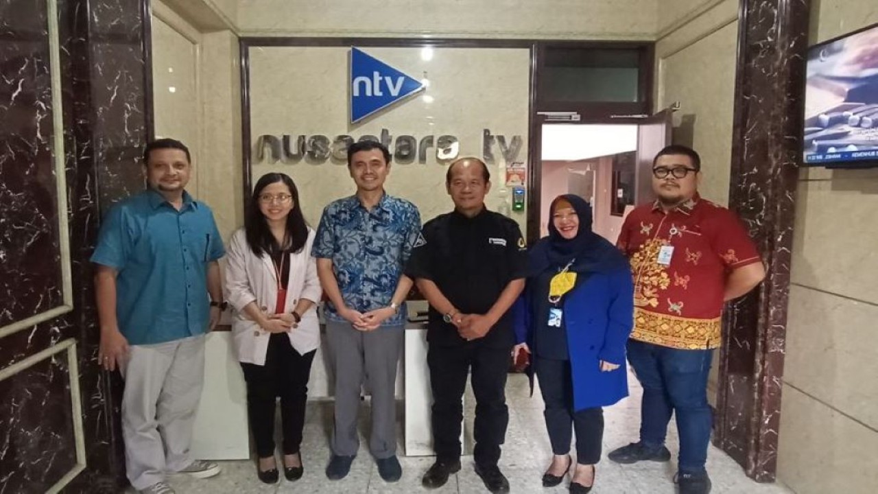 Nusantara TV menerima kunjungan perwakilan Kedutaan Besar (Kedubes) Amerika Serikat (AS), di Kantor NTV, Cempaka Putih, Jakarta Pusat (Jakpus), pada Senin, 10 April 2023. (Adiantoro/NTV)