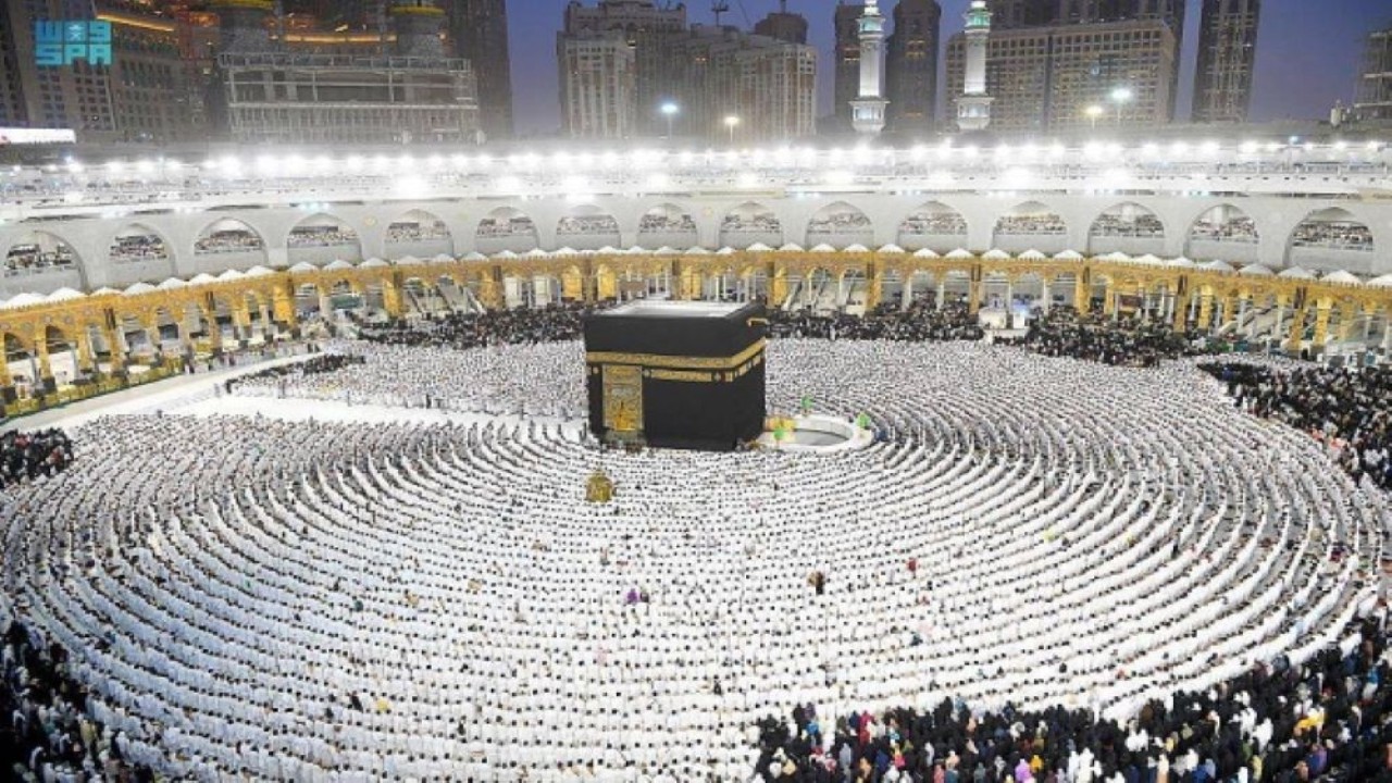 Lebih dari 2,5 juta jamaah, termasuk jamaah umrah dan pengunjung, menghadiri sholat Khotmil Qur'an pada Rabu (19/4/2023) atau malam ke-28 di bulan suci Ramadhan, di Masjidil Haram di Makkah, Arab Saudi. (Saudi Gazette)