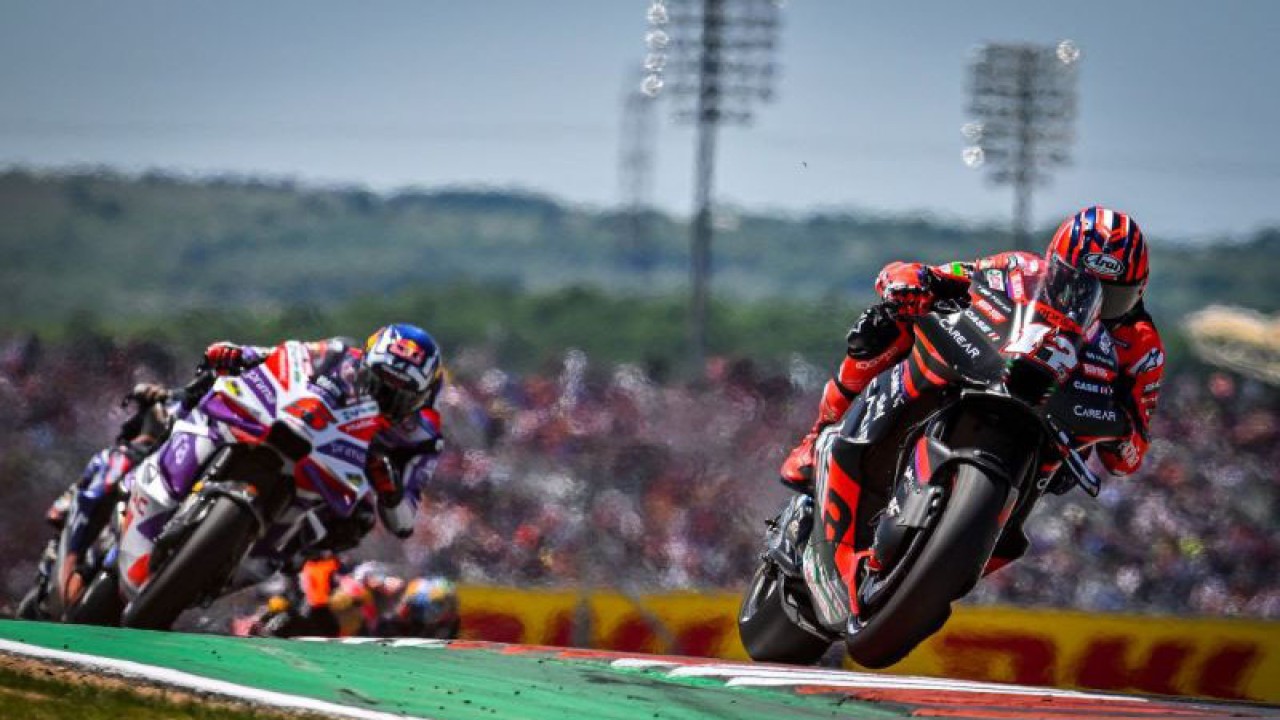 Pebalap Aprilia Racing Maverick Vinales melaju di Grand Prix Amerika yang digelar di Circuit of the Americas, Austin, Texas, AS, Minggu (16/4/2023). (ANTARA/HO/Aprilia Racing)