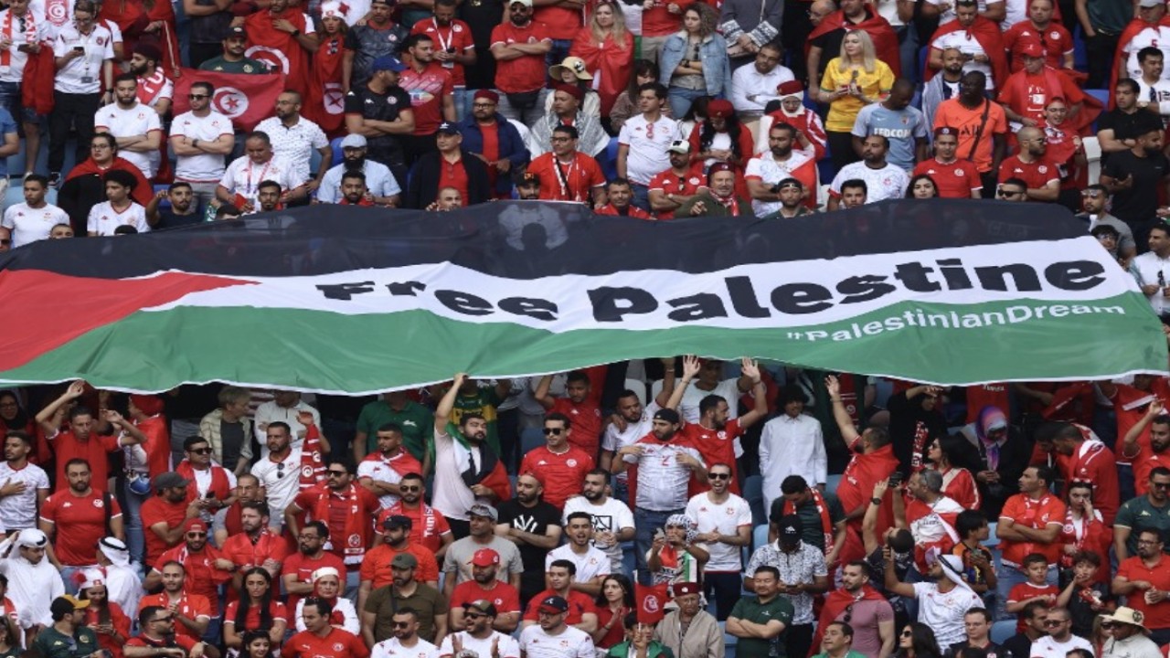 Kampanye mendukung kemerdekaan Palestina di stadion sepak bola/ist