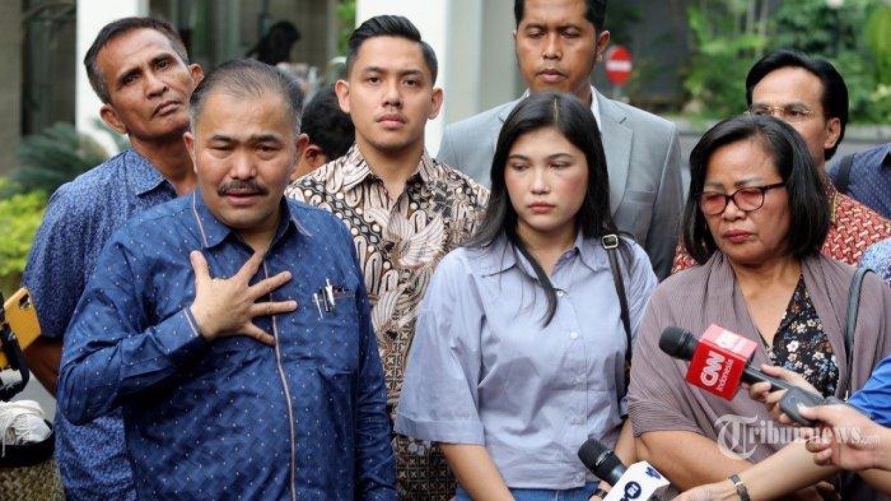 Pihak keluarga Yosua. (Tribunnews)