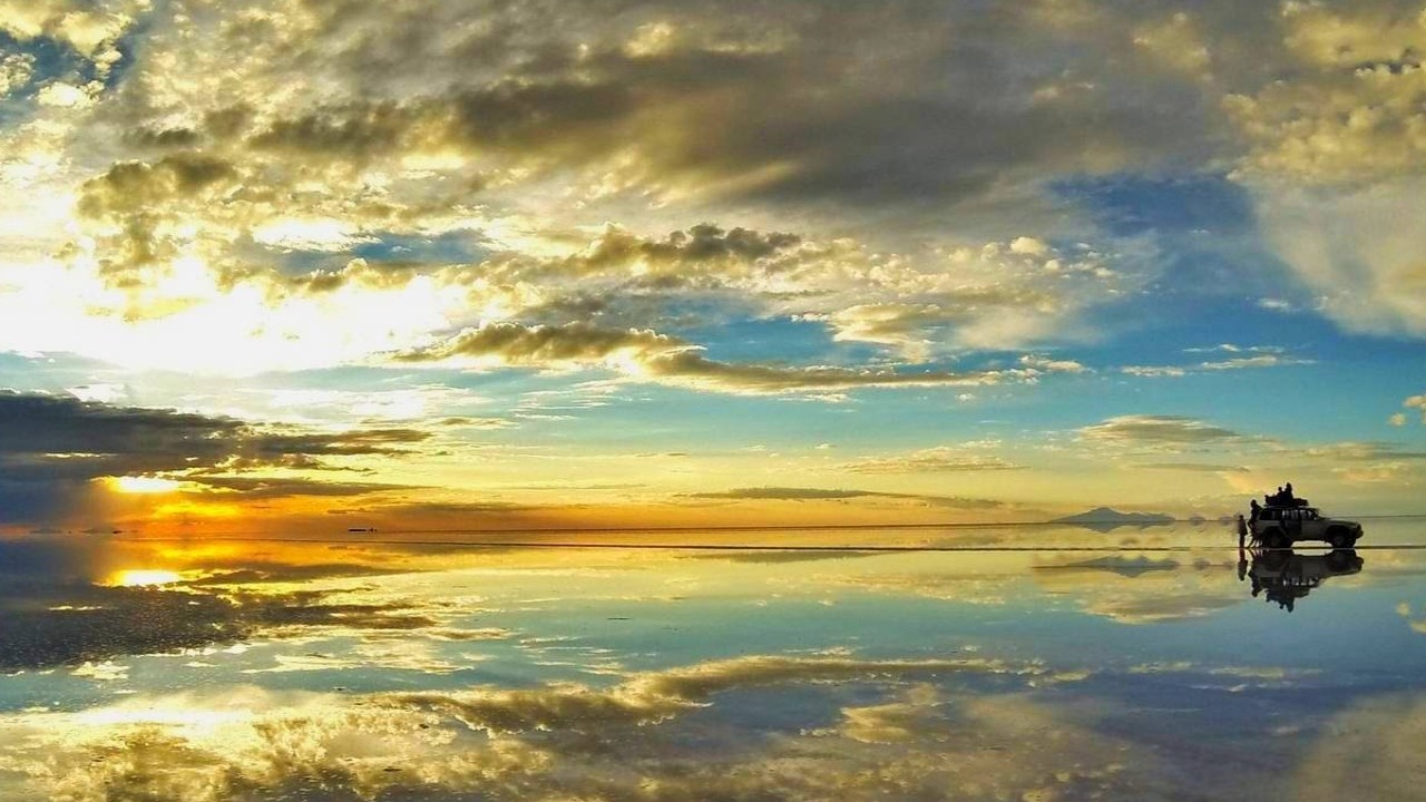 Salar de Uyuni, fenomena alam bumi dan langit seakan menyatu. (net)
