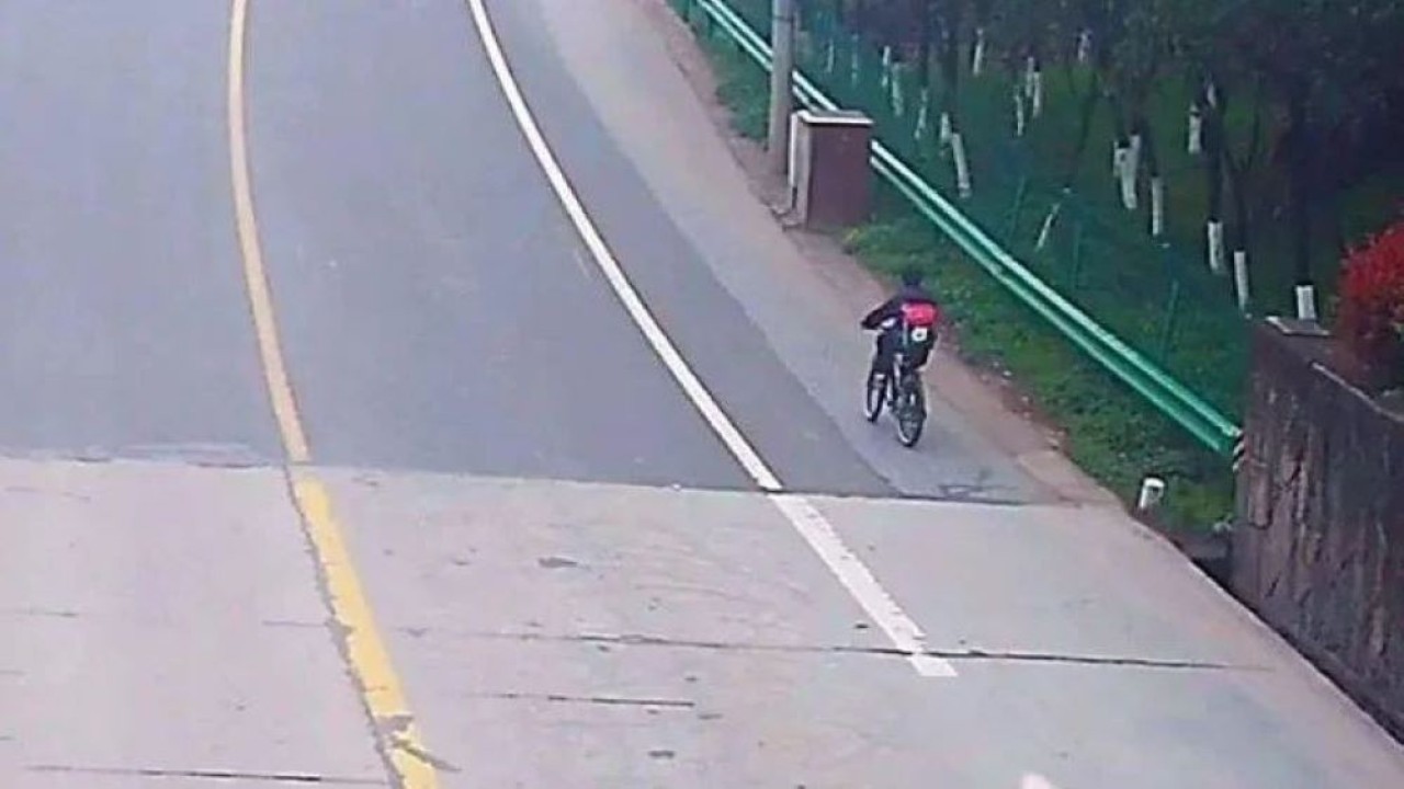Bocah 11 tahun di China nekat bersepeda sejauh 130 Kilometer ke rumah neneknya usai bertengkar dengan sang bunda. (Oddity Central)