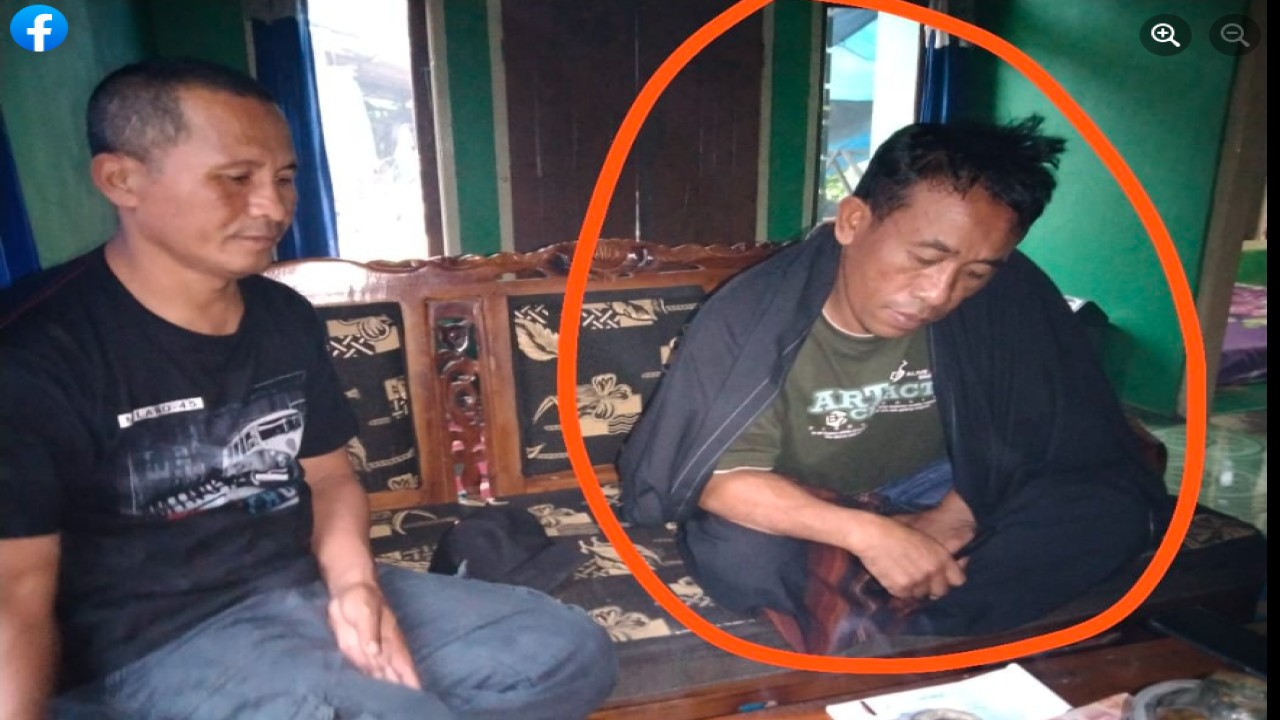 Dukun Slamet Tohari (lingkaran). (Net)