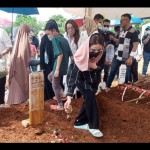 Suasana duka selimuti pemakaman aktor Iqbal Pakula-1682416491