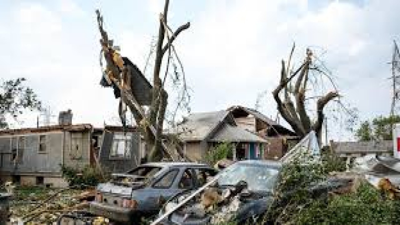 Kendaraan dan rumah warga hancur akibat amukan tornado/ist