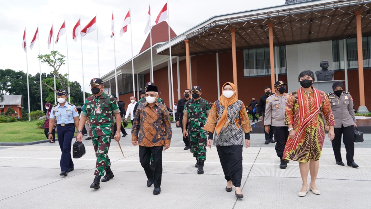 Wakil Presiden (Wapres) K.H. Ma’ruf Amin didampingi Ibu Hj. Wury Ma’ruf Amin beserta rombongan terbatas, melakukan kunjungan kerja (kunker) ke Provinsi Jawa Tengah (Jateng), Senin (03/04/2023). 