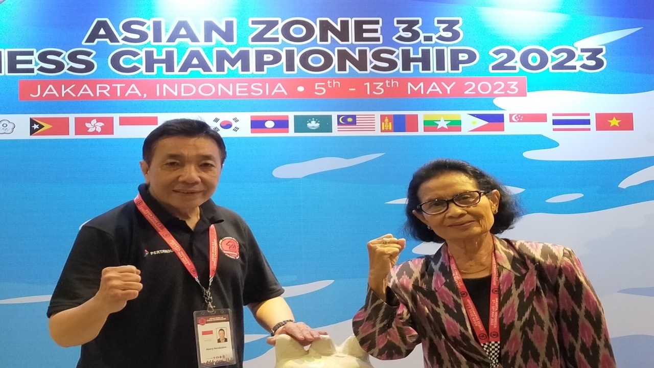 Ketua Panitia Asian Zone 3.3 Chess Championship 2023 sekaligus Ketua Bidang Luar Negeri PB Percasi, Dr. Dwi Hatmisari Ambarukmi (kanan) dan Sekretaris Panitia dan Sekretaris Jenderal PB Percasi, Henry Hendratno