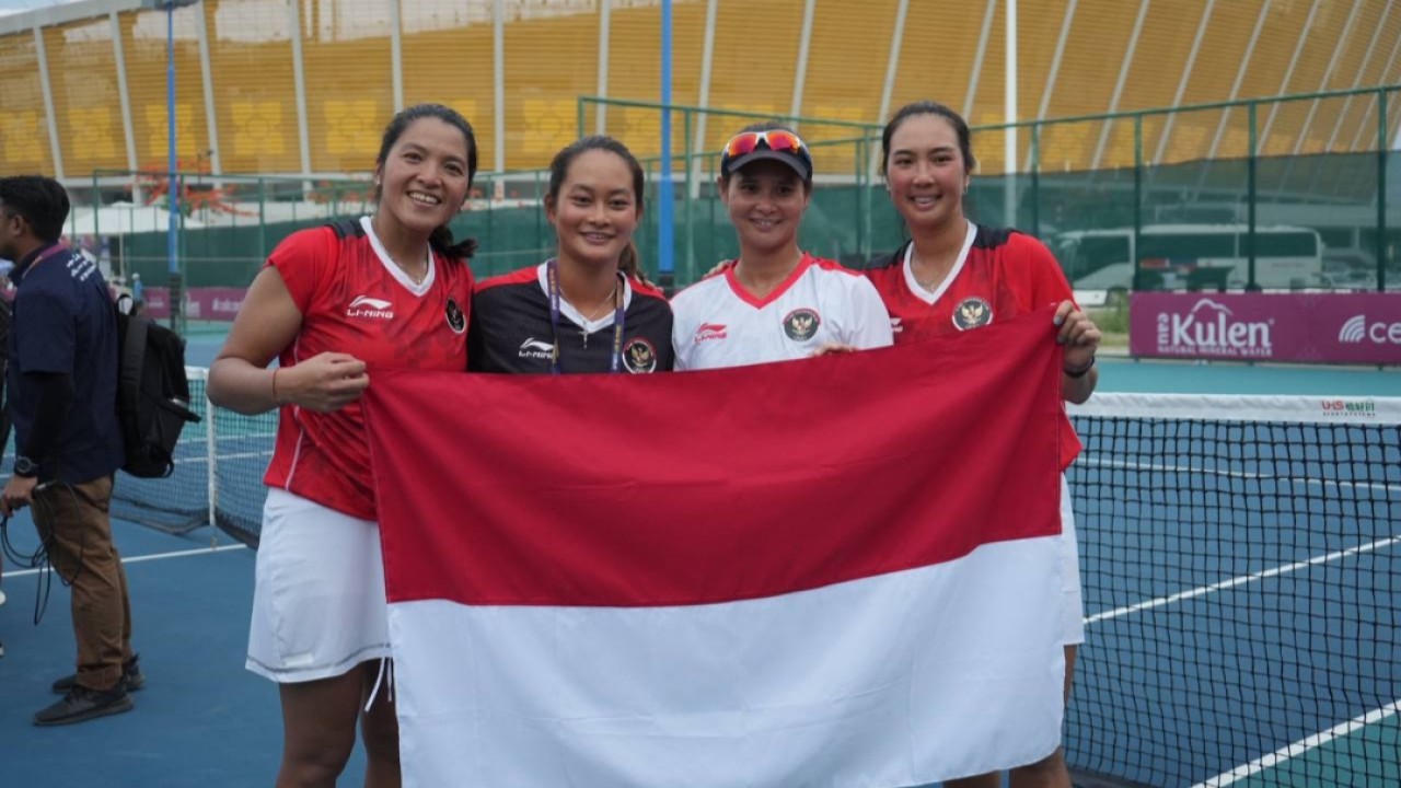 Atlet tenis beregu putri Indonesia