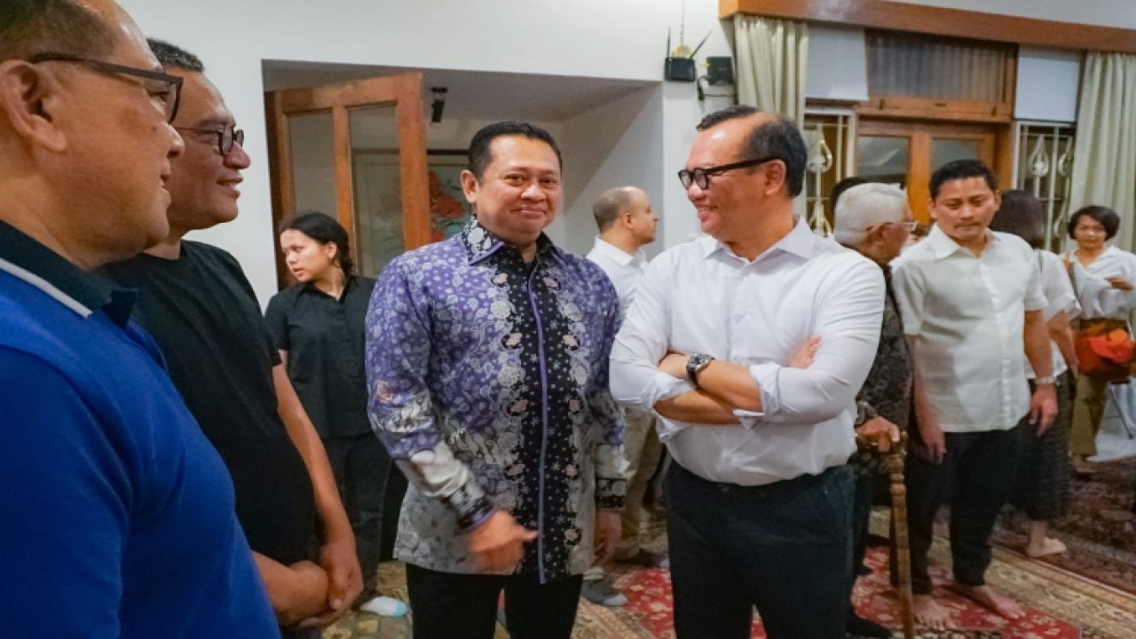 Ketua MPR RI sekaligus Wakil Ketua Umum Partai Golkar Bambang Soesatyo usai melayat ke rumah duka almarhum Sarwono Kusumaatmadja/Dok MPR