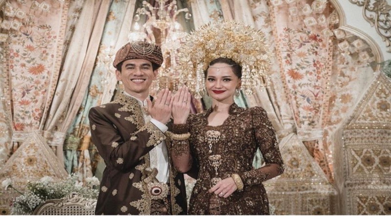 Molen Kasetra dan Enzy Storia resmi menikah pada Sabtu (20/5) di Jakarta. (ANTARA/instagram/enzystoria)