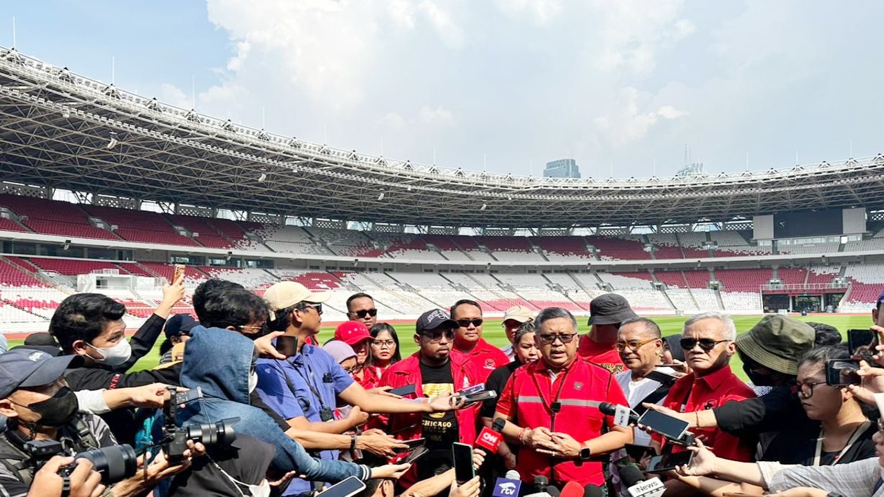 Sekretaris Jenderal PDI Perjuangan (PDIP) Hasto Kristiyanto saat memberi keterangan kepada awak media di Gelora Bung Karno (GBK). (foto Humas PDI Perjuangan)