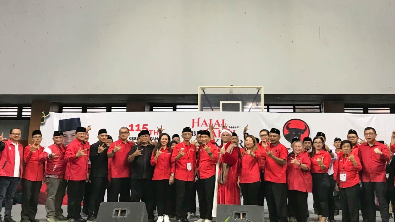 DPC Partai Demokrasi Indonesia Perjuangan (PDI Perjuangan) Jakarta Timur menyatakan kesetiaan untuk memenangkan Pemilu 2024 dan Ganjar Pranowo sebagai Presiden Republik Indonesia 2024. (Wira Ginting)