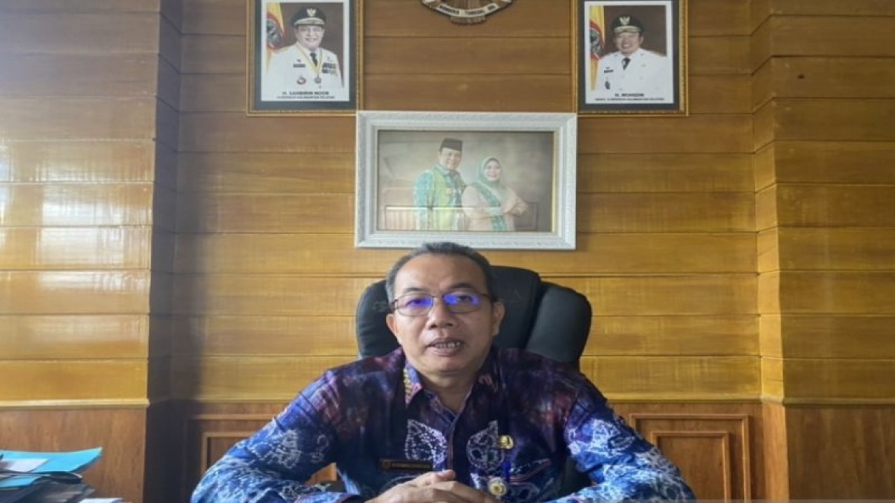 Kepala Dinas Pariwisata (Kadispar) Provinsi Kalimantan Selatan (Kalsel) Muhammad Syarifuddin saat dikonfirmasi di Kota Banjarmasin, Kalimantan Selatan, Jumat (26/5/2023). (ANTARA/Tumpal Andani Aritonang)