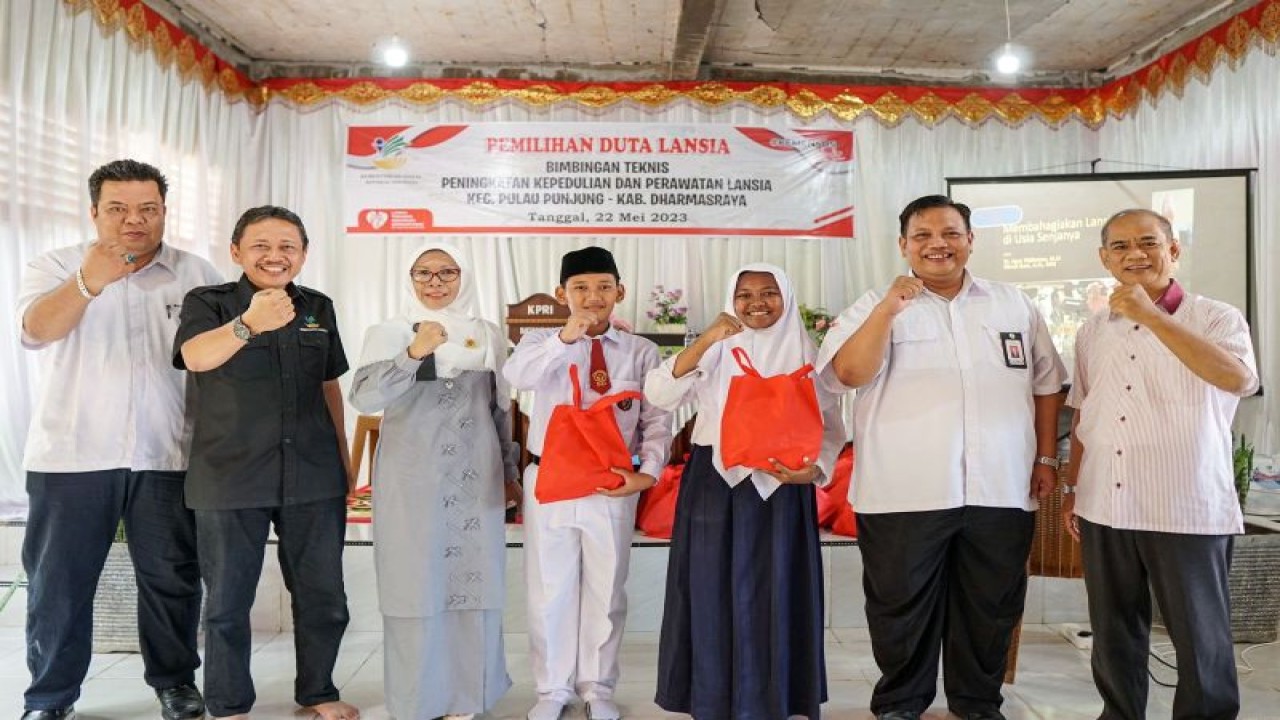 Pemilihan duta lansia dalam acara "Bimbingan Teknis Peningkatan Kepedulian dan Perawatan Lansia" di Kabupaten Dharmasraya, Sumatra Barat, Kamis (25/5/2023). (ANTARA/HO-Kemensos)