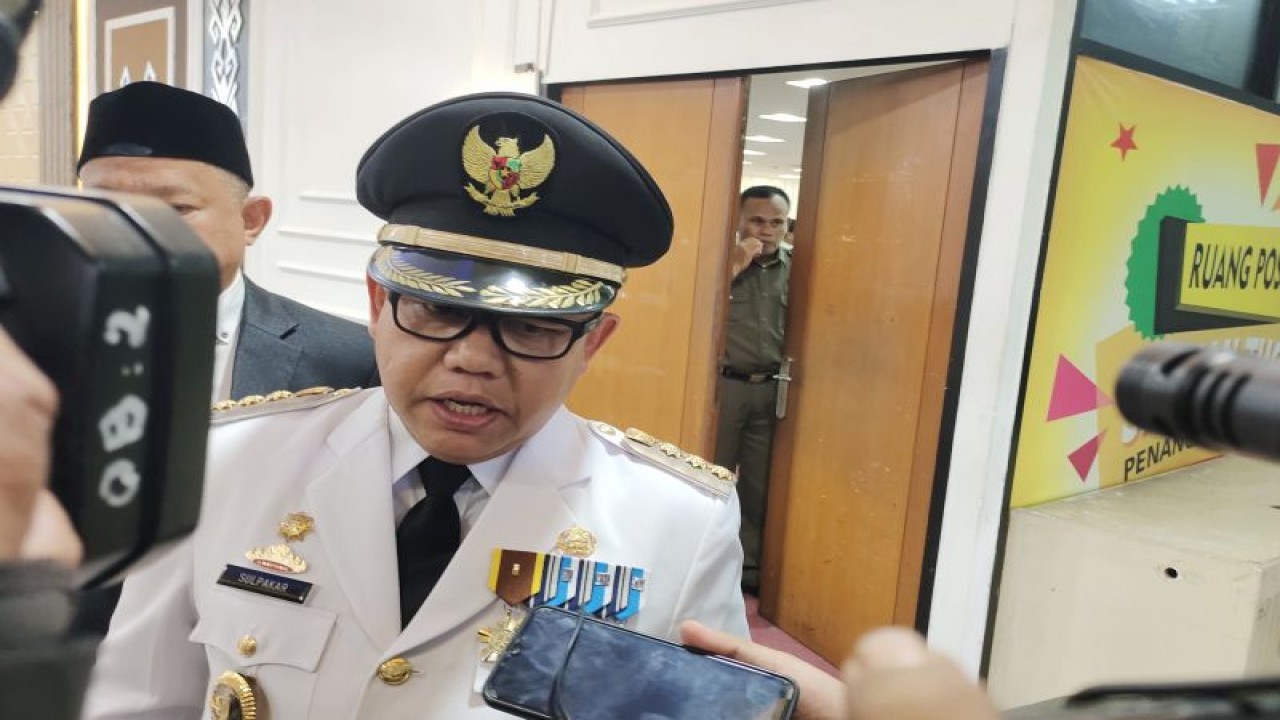 Kepala Dinas Pendidikan Dan Kebudayaan Provinsi Lampung Sulpakar Saat ...