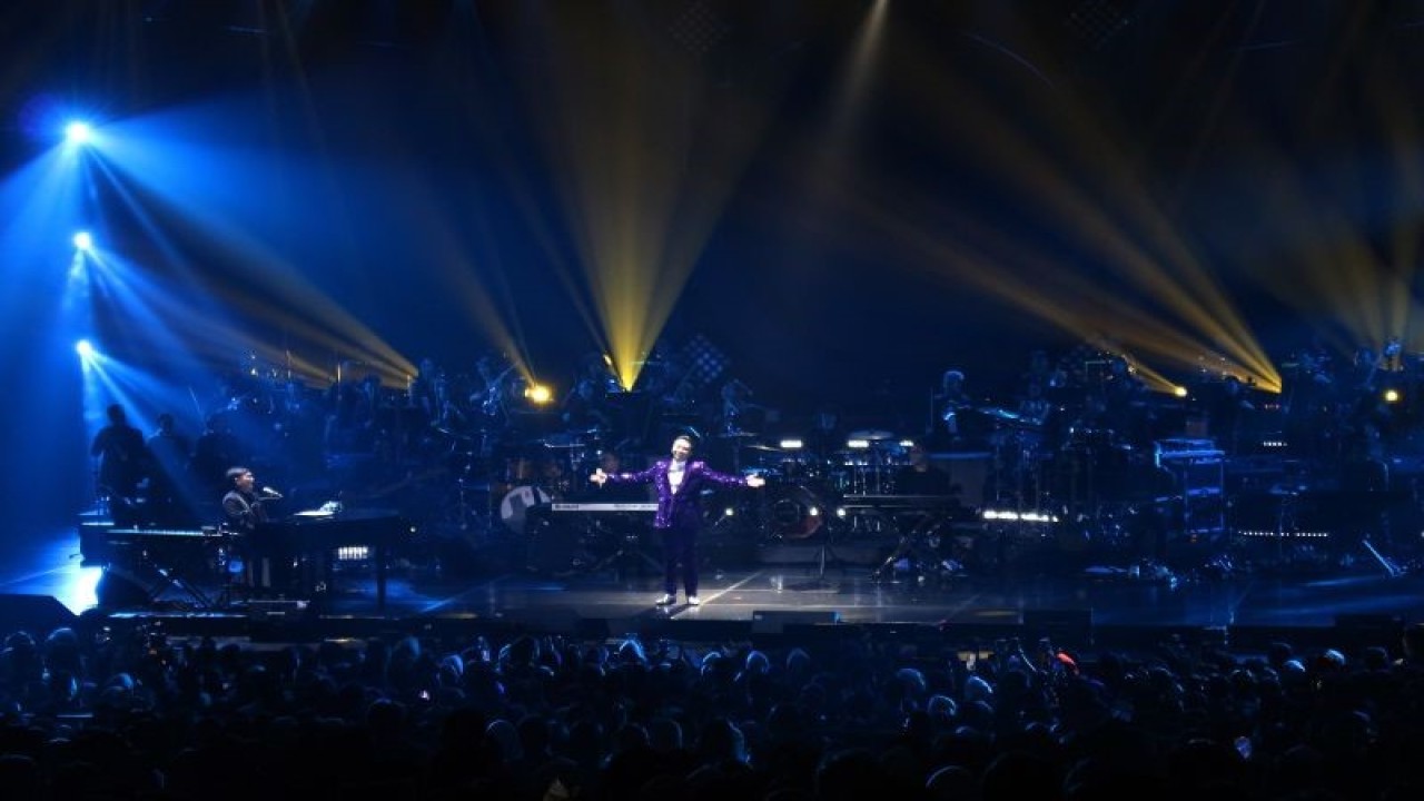 Konser "Yovie Widanto: Billion Songs Confest" di Jakarta Convention Center, Rabu (3/5). (ANTARA/Ahmad Faishal)