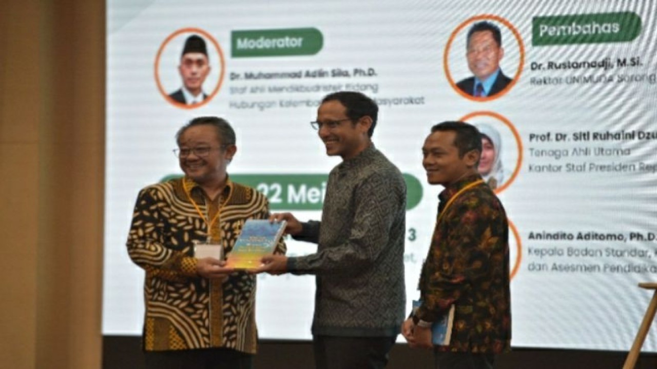 Kementerian Pendidikan, Kebudayaan, Riset, dan Teknologi (Kemendikbudristek) bersama Pimpinan Pusat (PP) Muhammadiyah melakukan bedah buku “Kristen Muhammadiyah: Mengelola Pluralitas Agama dalam Pendidikan”, di Jakarta, Senin (22/5). Dok. Kemendikbudristek