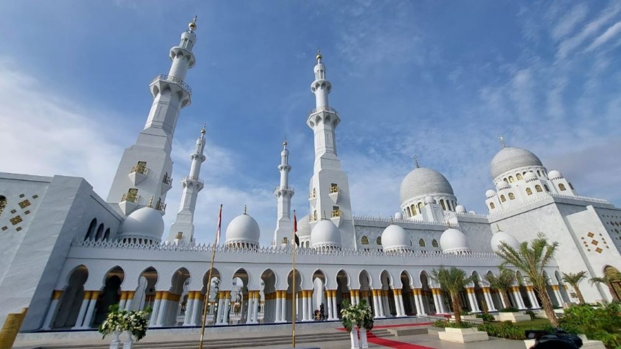 Destinasi wisata yang ramai dikunjungi wisatawan nusantara selama libur Lebaran 2023 adalah Masjid Raya Syeikh Zayed Solo, Jawa Tengah. (Istimewa)