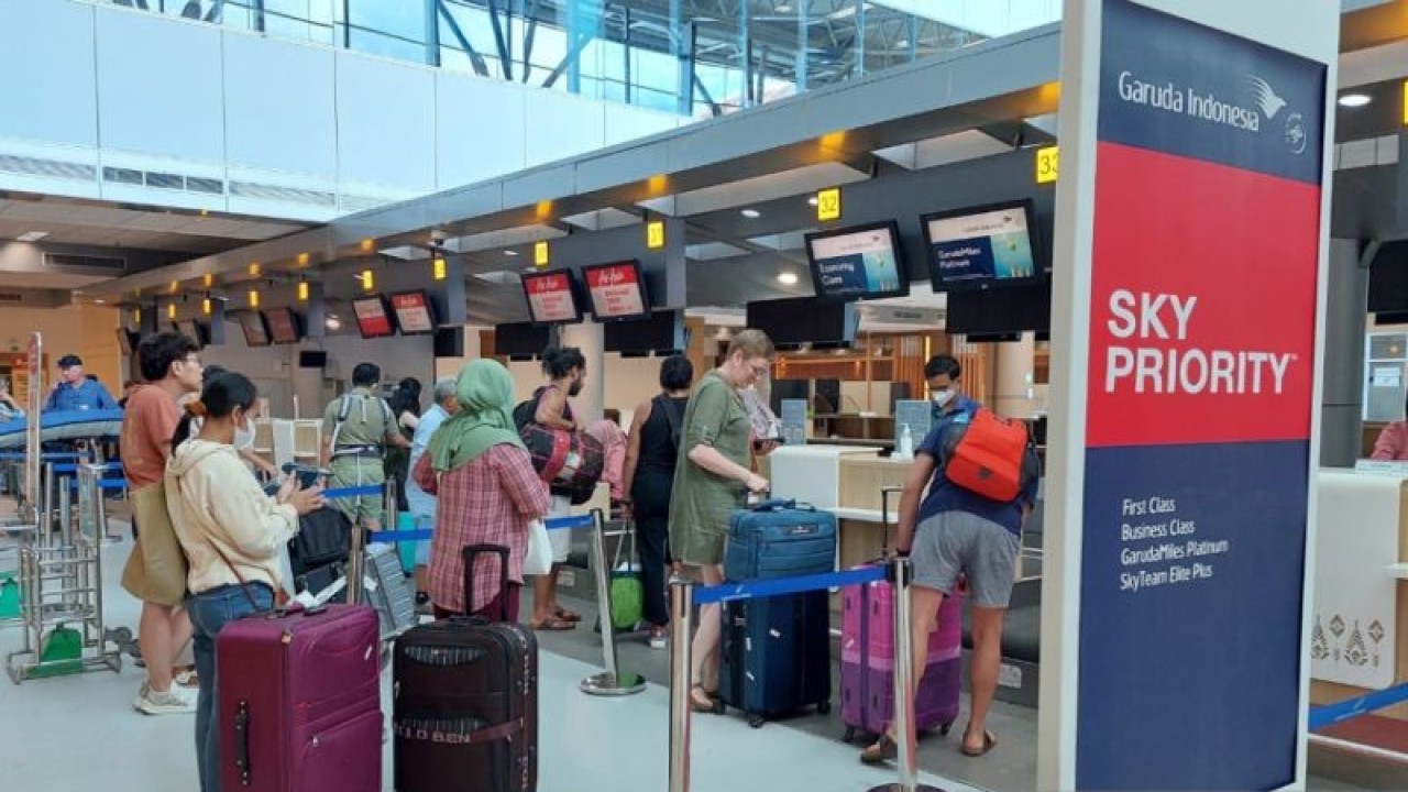 Penumpang di Bandara Internasional Lombok, Nusa Tenggara Barat (ANTARA/Humas Bandara Lombok)