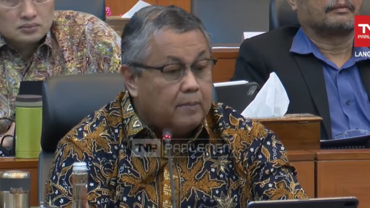 Gubernur Bank Indonesia (BI) Perry Warjiyo dalam Rapat Kerja dengan Banggar DPR RI di Jakarta, Selasa (30/5/2023). ANTARA/Bayu Saputra.