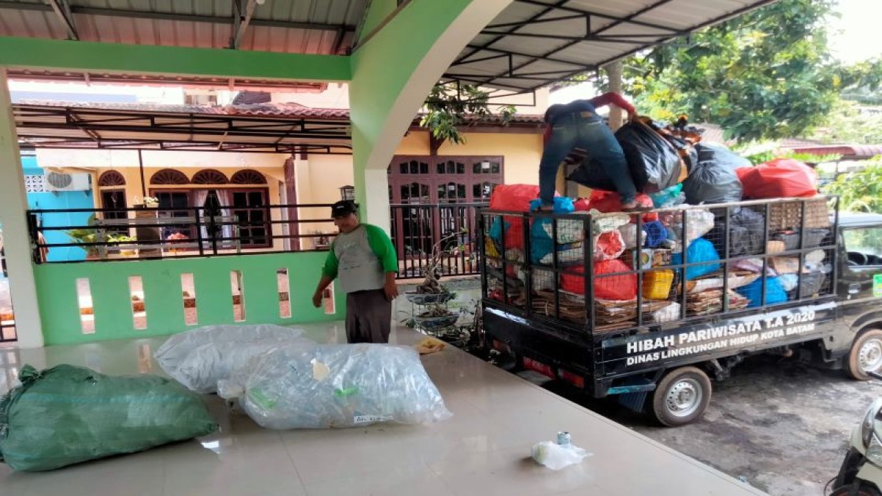 Sampah-sampah yang dikumpulkan dari program bank sampah di Kota Batam. ANTARA/HO-DLH Kota Batam