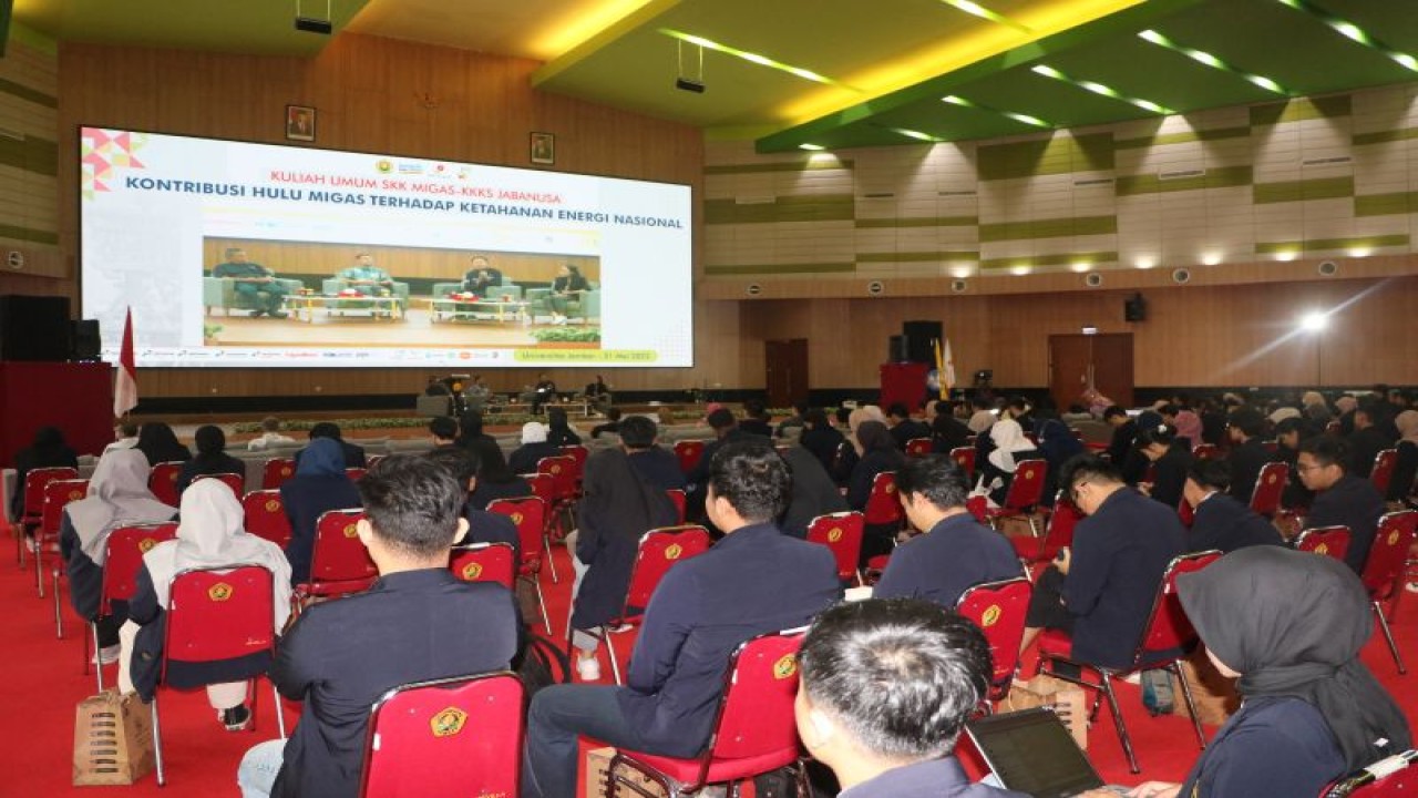 Suasana kuliah umum bertema "Kontribusi Hulu Migas Terhadap Ketahanan Energi Nasional" yang digelar di Auditorium Unej, Rabu (31/5/2023). (ANTARA/HO-Humas Unej)