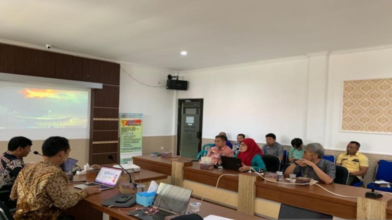 Rapat koordinasi terkait persiapan evaluasi SPBE tahun 2023 Provinsi Gorontalo, berlangsung di ruang Poboide Dinas Perhubungan Provinsi Gorontalo. (ANTARA/Susanti Sako)