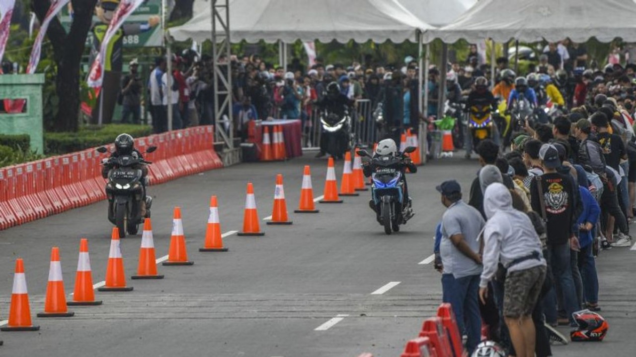 Antusiasme masyarakat menyaksikan street race yang digelar Polda Metro Jaya/ist   