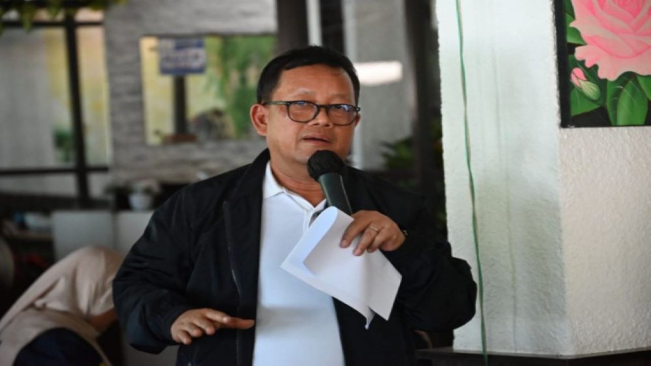 Ketua Komisi VII DPR RI Sugeng Suparwoto saat memimpin pertemuan Kunjungan Spesifik Komisi VII di Jawa Barat, Jumat, (26/5/2023). (Wilga/nr)
