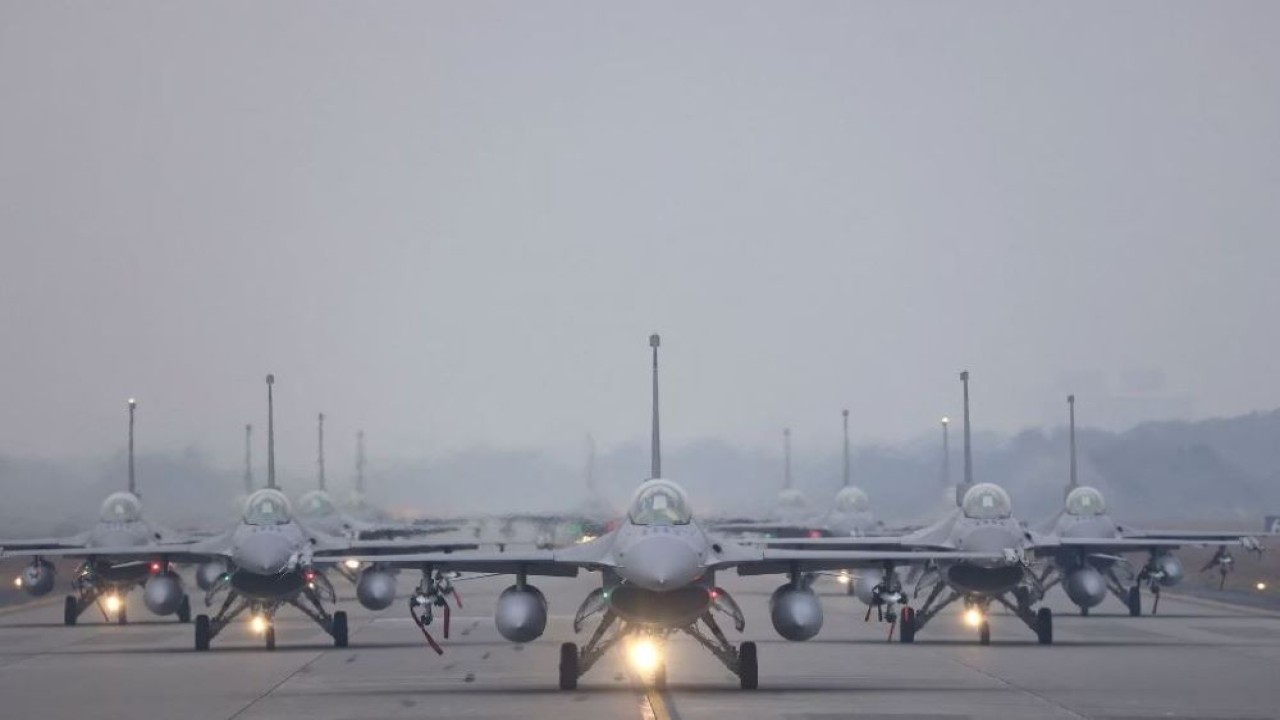 Pesawat tempur F-16V selama latihan tahunan Tahun Baru di Chiayi, Taiwan, 5 Januari 2022. (Ann Wang/Reuters)