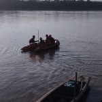 Tim SAR saat melakukan pencarian ABK yang hilang namun ditemukan selamat do pinggir sungai.(ANTARA/HO/Basarnas jambi)-1685421561