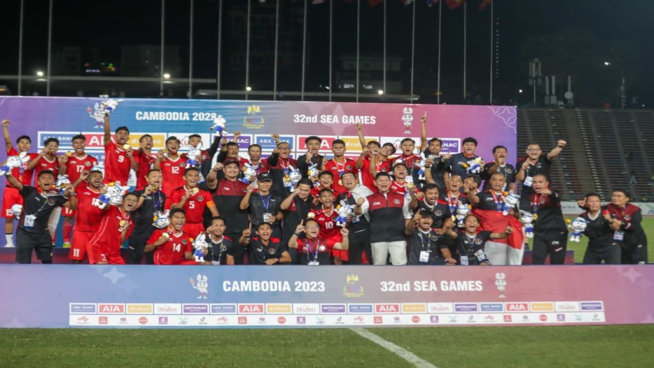 Timnas U-22 Indonesia mendapatkan emas usai membungkam Thailand 5-2 di ajang SEA Games 2023 Kamboja. (Kemenpora)