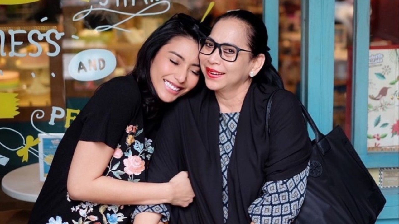 Tyas Mirasih dan ibunda, Hedy Elias/Instagram