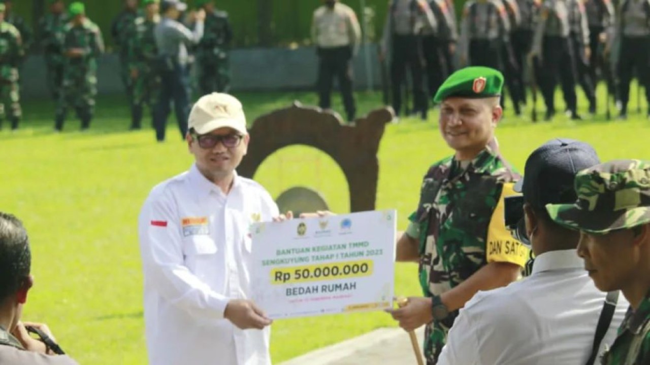 Baznas Kota Yogyakarta memberikan bantuan sebesar Rp50 juta untuk merenovasi Rumah Tidak Layak Huni yang berada di Kelurahan Bener dan Kricak, Kemantren Tegalrejo. (Istimewa/jogjakota.go.id)