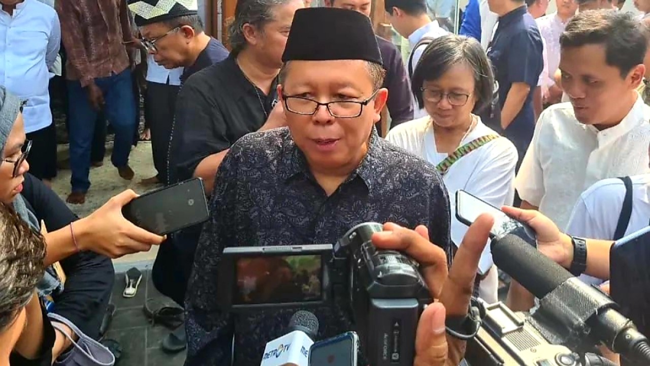 Wakil Ketua MPR Fraksi PPP, Arsul Sani datang melayat ke rumah duka almarhum Desmond J. Mahesa di Jalan Saco 1, Ragunan, Pasar Minggu, Jakarta Selatan/Instagram