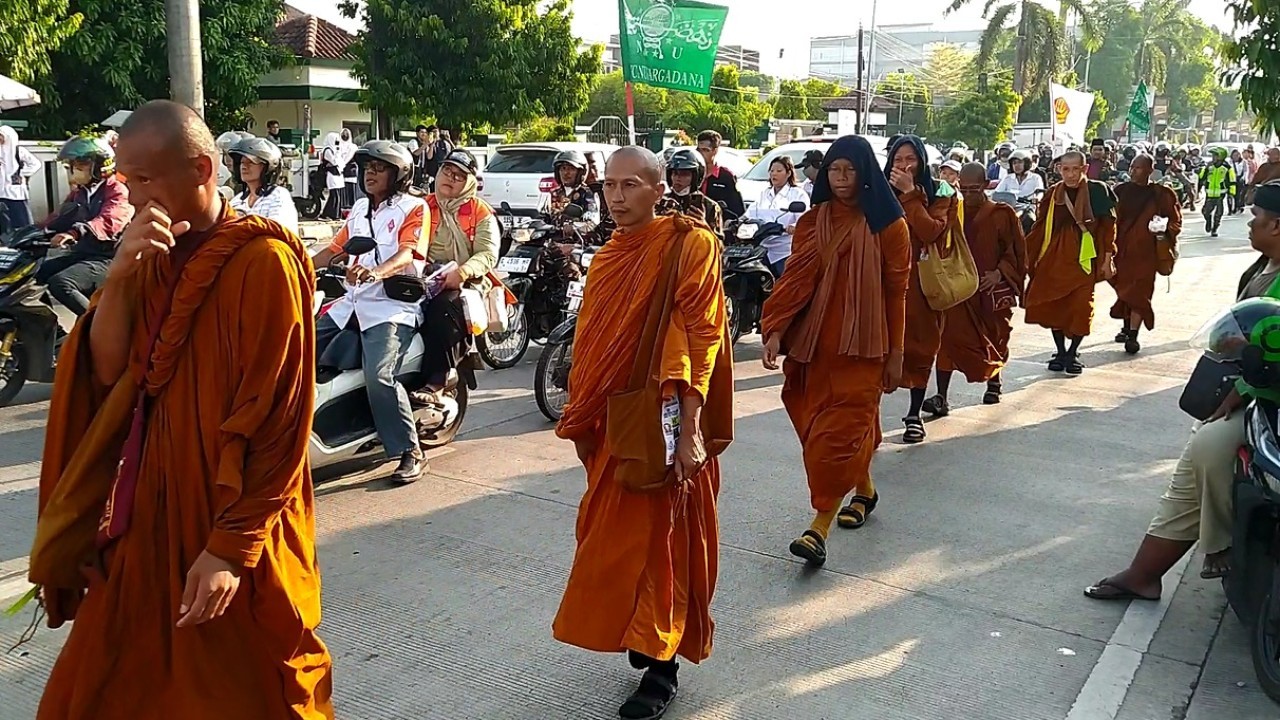 32 biksu dari Thailand berjalan kaki sejauh 2.600 km dari negaranya ke Candi Borobudur/ist 