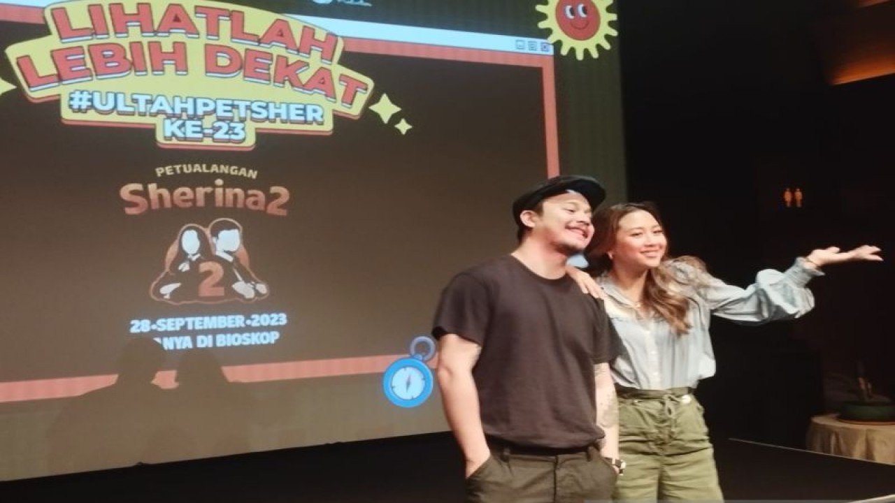 Aktor sekaligus penyanyi Derby Romero dan Sherina Munaf saat acara perayaan 23 tahun film "Petualangan Sherina" di XXI Plaza Senayan, Jakarta, Rabu (14/06/2023). (ANTARA/Rizka Khaerunnisa)