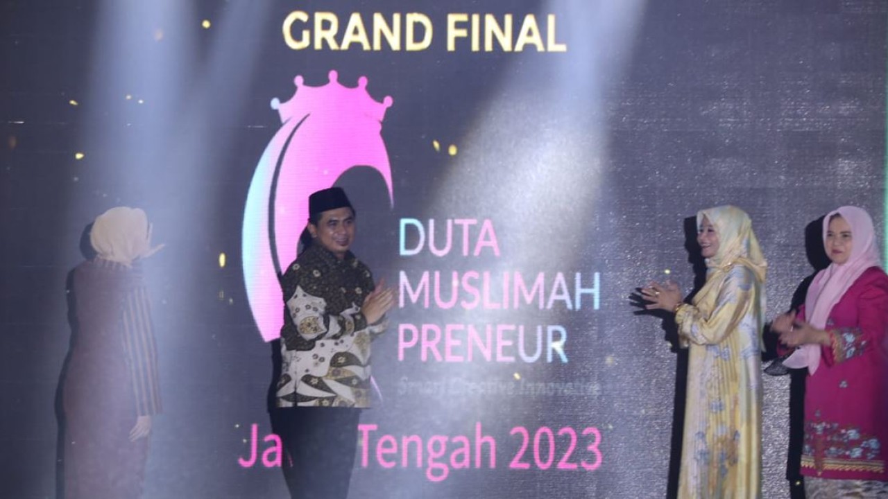 Wakil Gubernur (Wagub) Jawa Tengah (Jateng) Taj Yasin Maimoen membuka Grand Final Duta Muslimah Preneur, di Taman Indonesia Kaya, Kota Semarang, pada Jumat (9/6/2023) malam. (Istimewa/jatengprov.go.id)