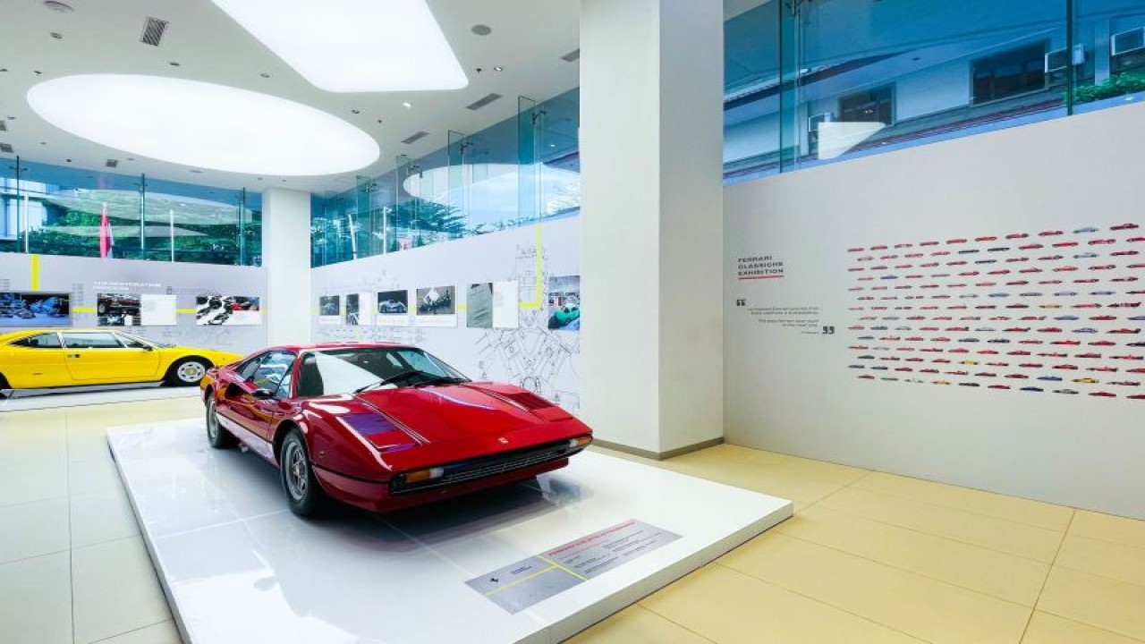 Display pameran Ferrari Classiche yang diselenggarakan di Ferrari Showroom Jakarta Pusat, Kamis (22/6/2023). (ANTARA/HO-Ferrari Indonesia)