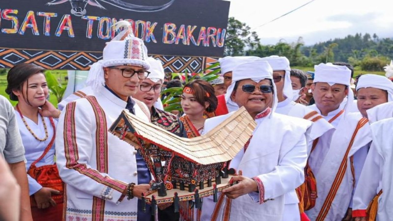 Menteri Pariwisata dan Ekonomi Kreatif Sandiaga Uno bersama saat