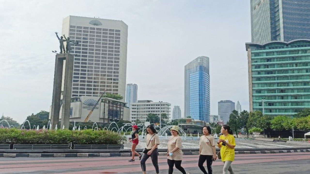 Hari Bebas Kendaraan Bermotor (HBKB) atau Car Free Day di Bundaran HI, Minggu (26/3/2023). ANTARA/Siti Nurhaliza
