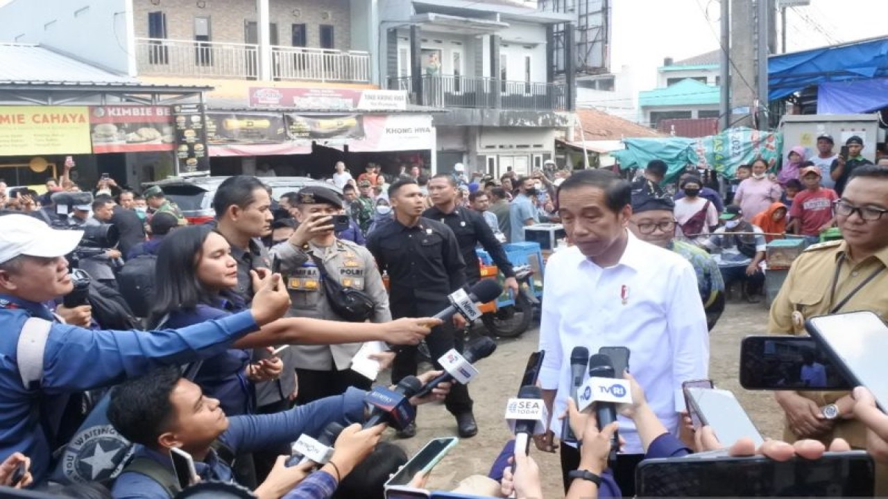 Presiden Joko Widodo Jokowi Memberikan Keterangan Setelah Meninjau