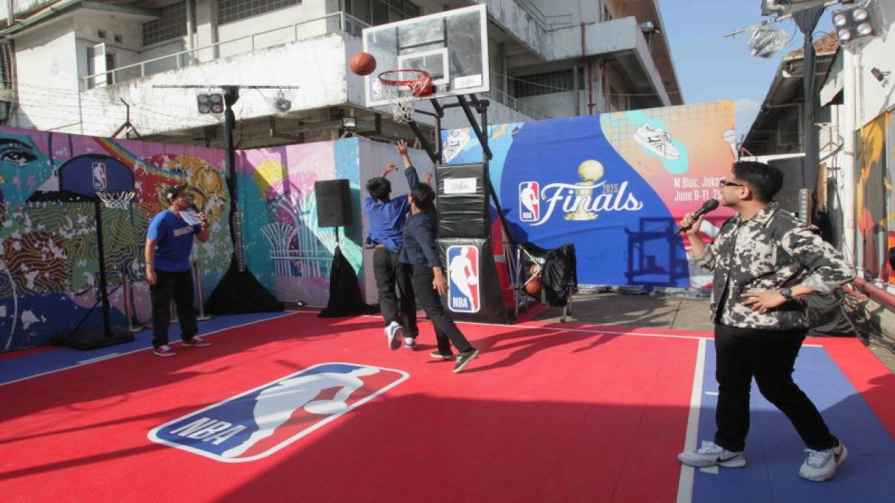 NBA menghadirkan keseruan bagi para penggemar basket di Indonesia melalui NBA Finals Fest sejak 9-11 Juni 2023 di M Bloc Jakarta. (ANTARA/HO)