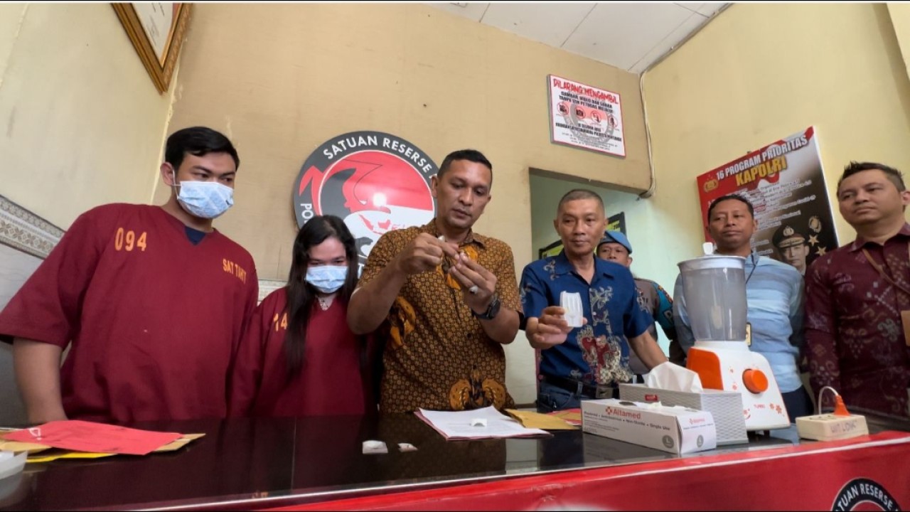 Pasutri di Pontianak Selipkan Narkoba Didalam Roti