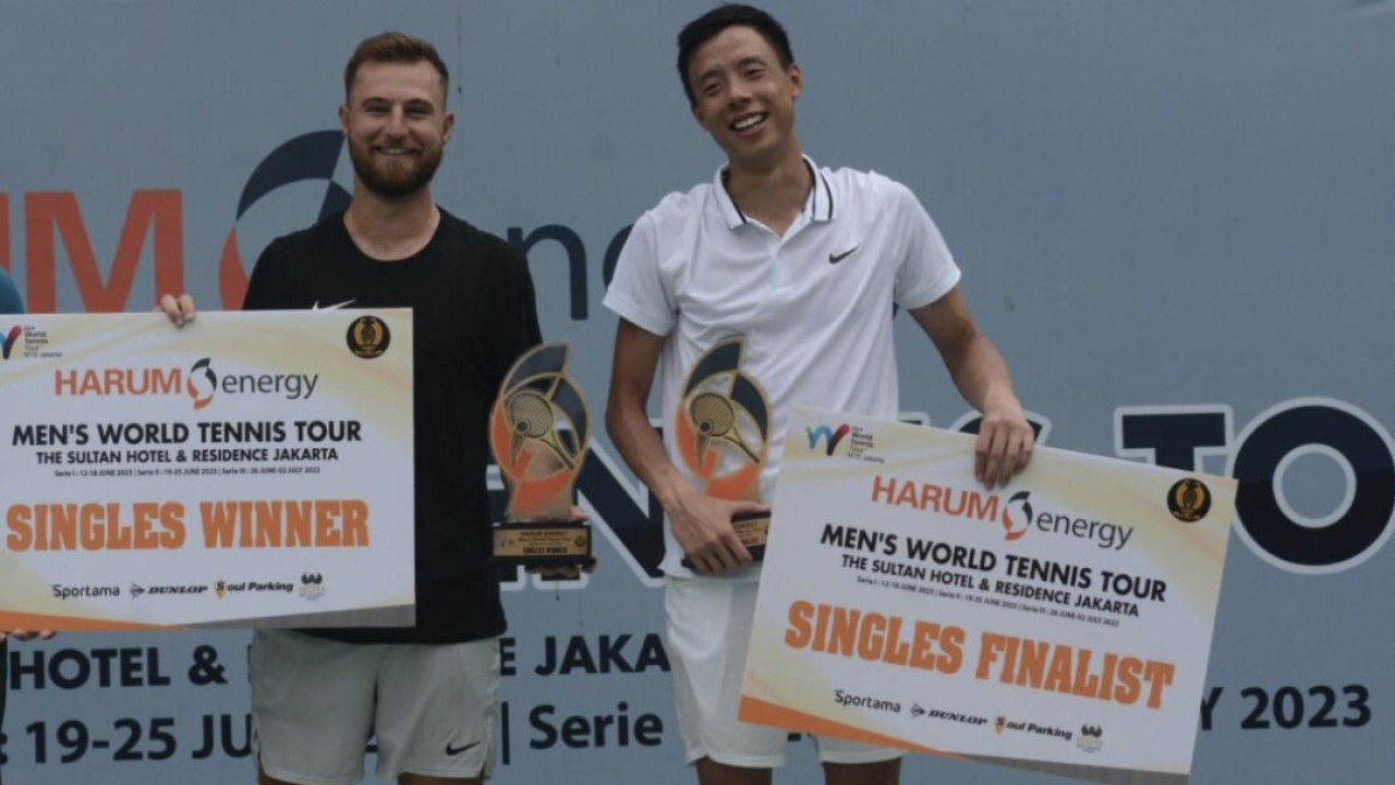 Petenis asal Australia, Omar Jasika bersama petenis Indonesia, Justin Barki