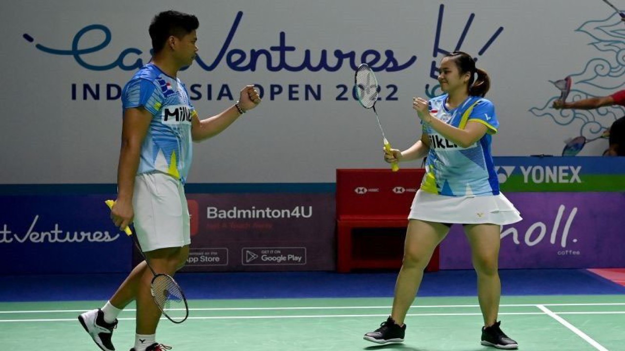 Pebulu tangkis ganda campuran Indonesia Praveen Jordan (kiri) dan Melati Daeva Oktavianti. (ANTARA FOTO/Sigid Kurniawan/foc.)
