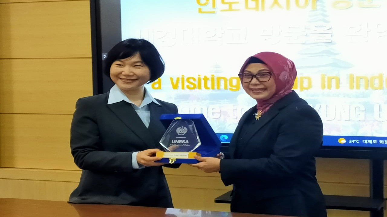 Wakil Rektor IV Unesa Prof Dr Siti Nur Azizah SH MHum bersama pimpinan Saekyung University Korea Selatan/ist