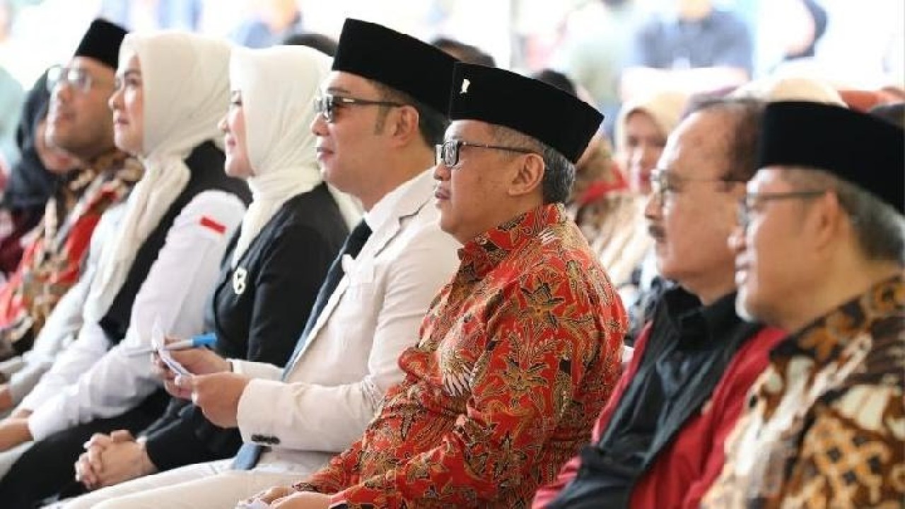 Ridwan Kamil dan Hasto Kristiyanto. (Antara)